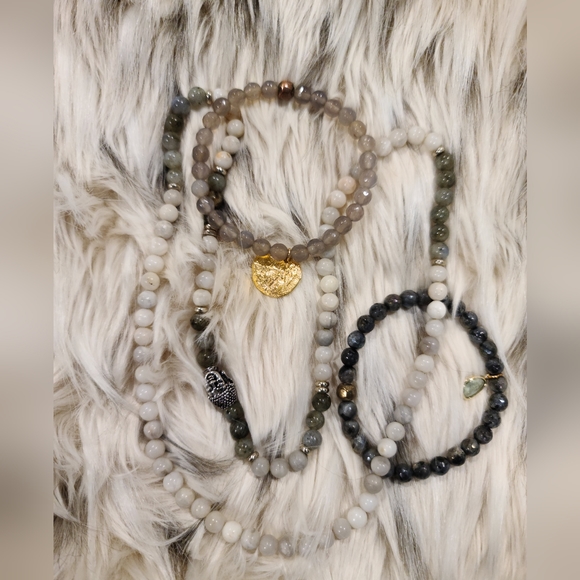 Bracelets - Picture 4 of 6